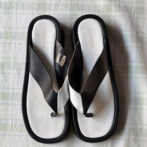 Alohas Black and White Sandals